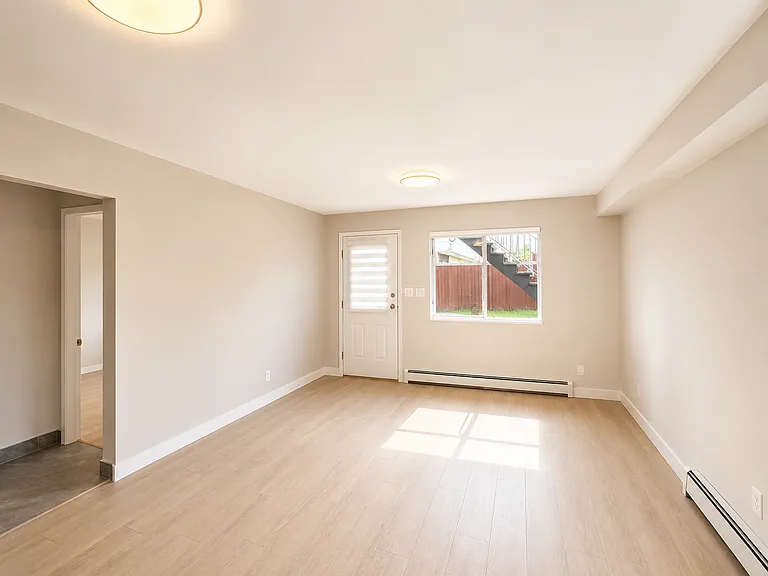 6796 Waltham Ave — Photo 11