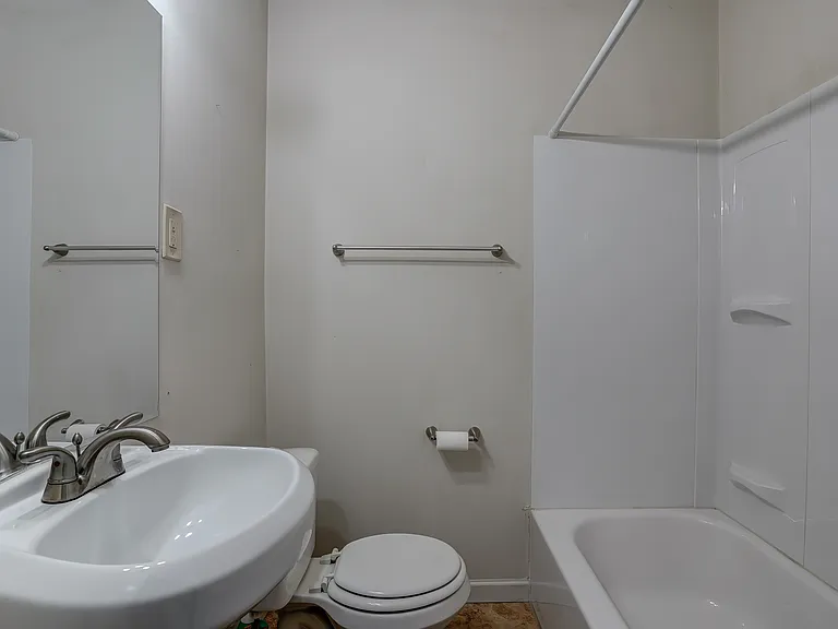 209 W 5th Ave #204 — Photo 4