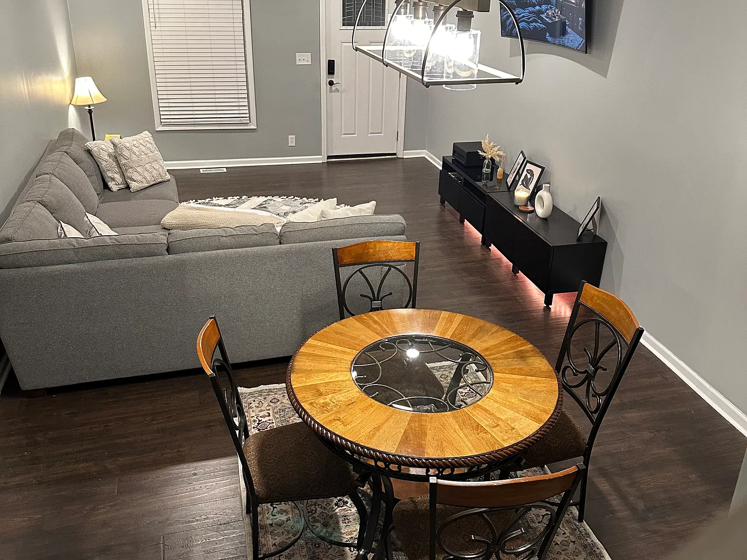 3 bed, 1.5 bath, 1250 sqft, $2,425 — Photo 2