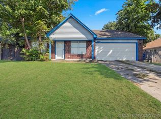 200 E Laredo Pl, Broken Arrow, OK 74012