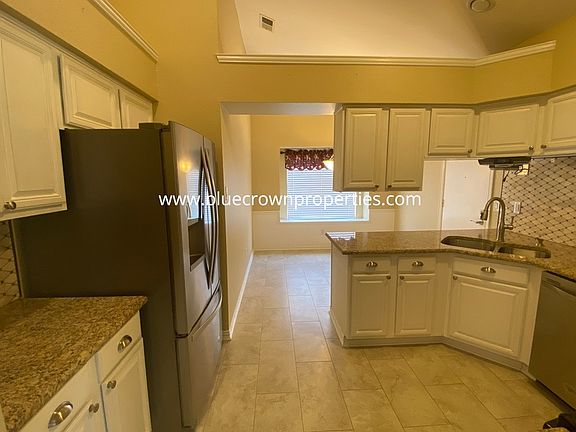 5th image of 1407 Mapleview Dr
