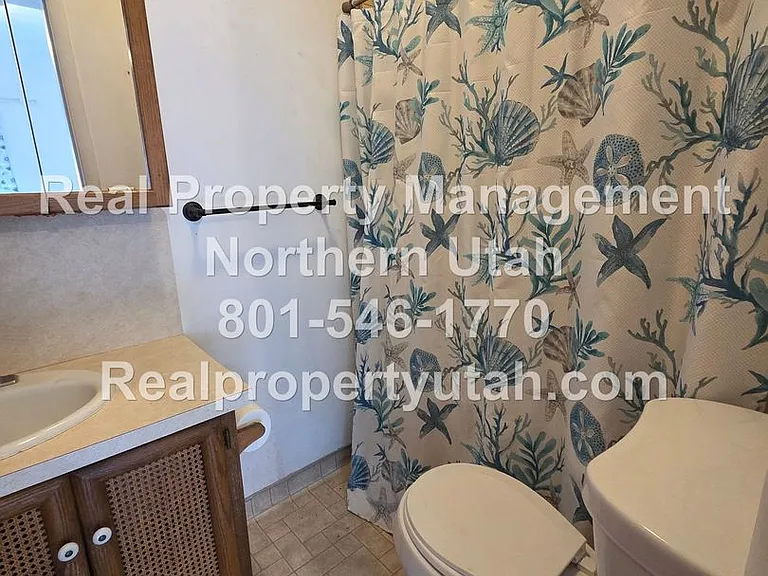 1487 Adams Ave — Photo 12