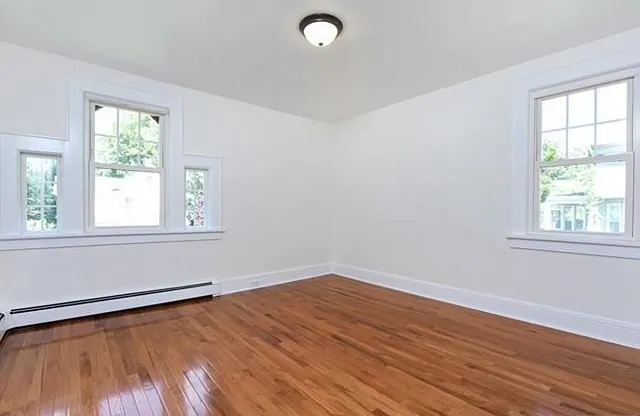 8 Laurel Ave — Photo 16