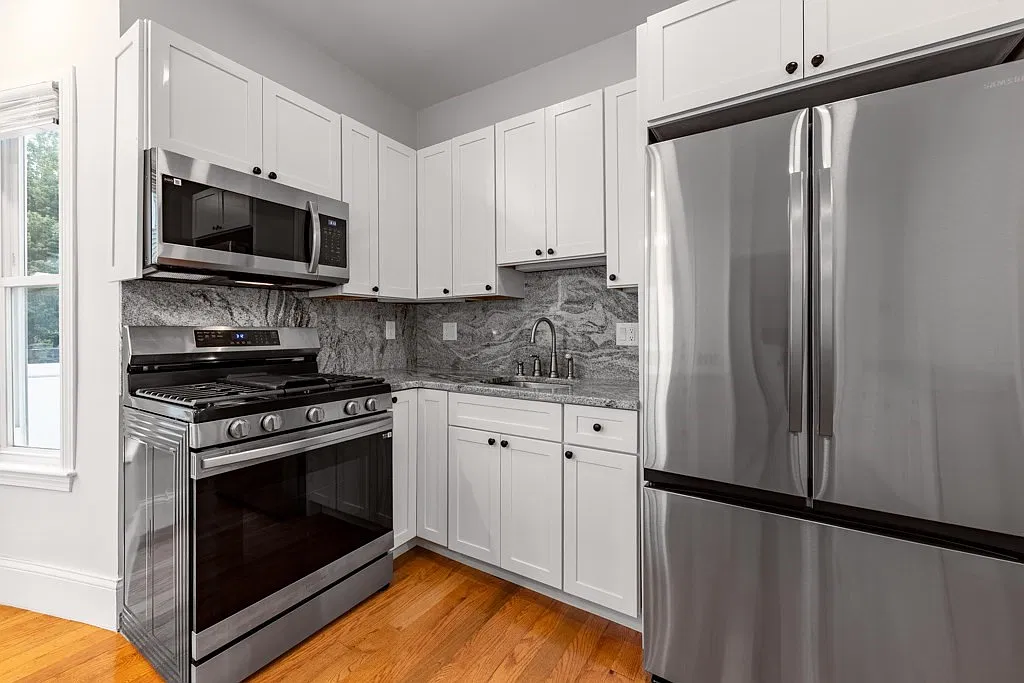 2 bed, 2.0 bath, 997 sqft, $2,200 — Photo 2