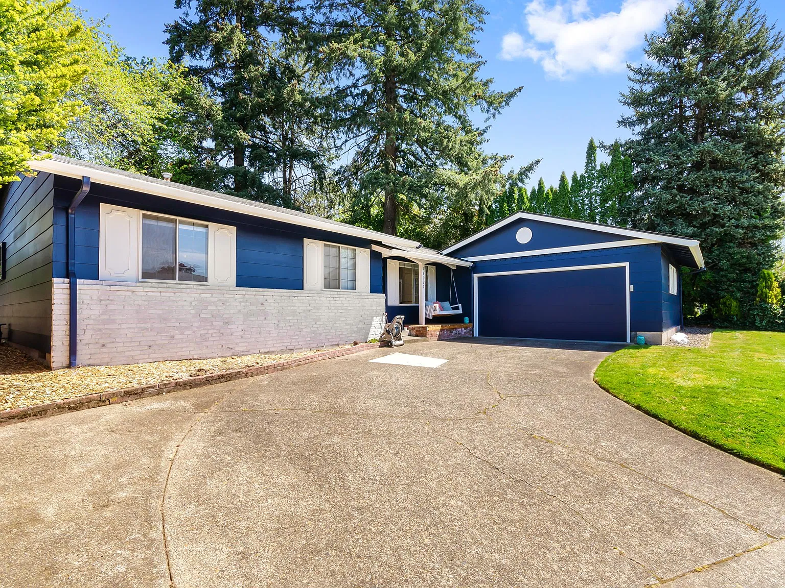 18095 NW Avalon Dr — Photo 2