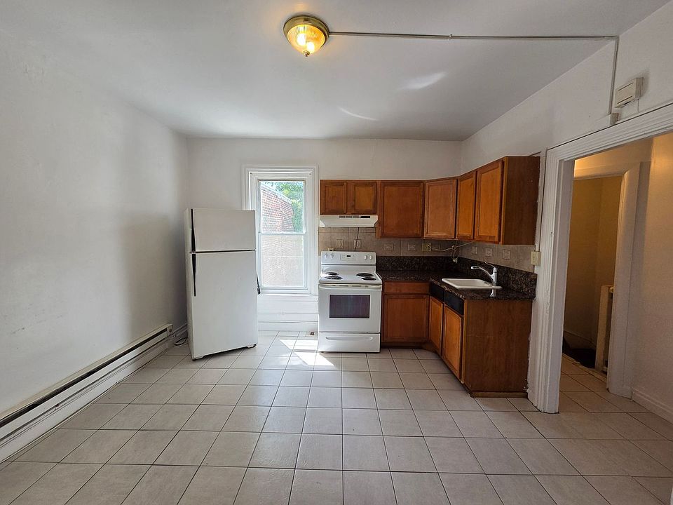 1st image of 316 N 8th St
