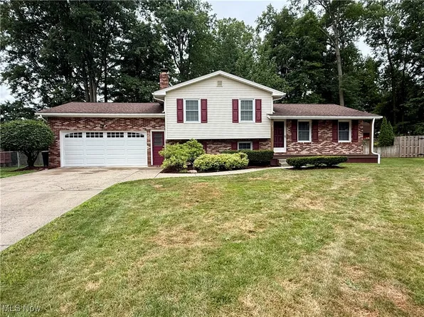 1816 Maple Trace Ct, Youngstown, OH 44515