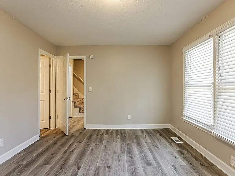 1398 Lakeview Pkwy — Photo 10