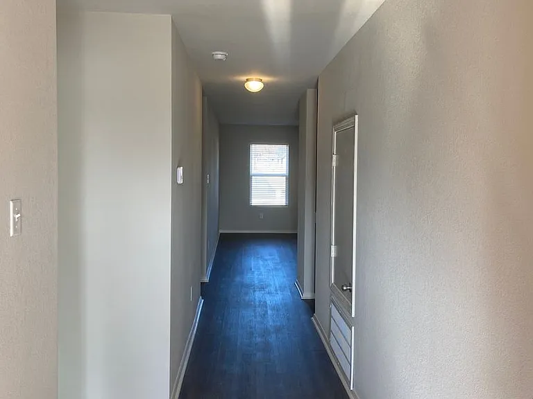 2515 Grand Ln — Photo 4