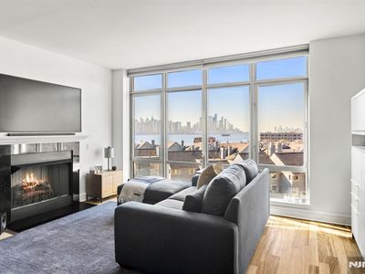 8100 River Rd APT 716, North Bergen, NJ, 07047