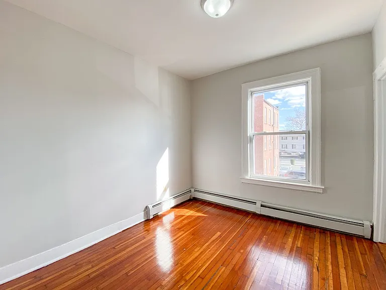 291 Buckingham St / Luca Investments LLC — Photo 50