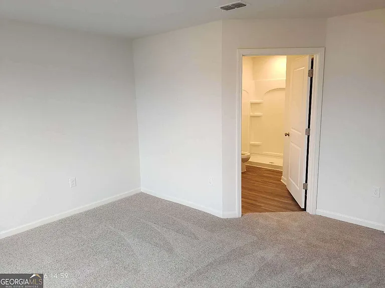 556 Pemberton St — Photo 7