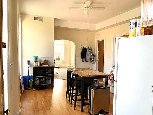 3rd image of 1040 N Hermitage Ave #3F