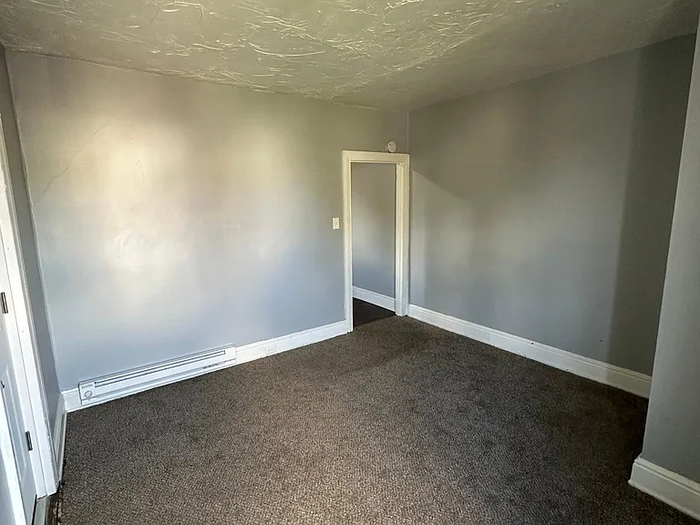 219 Roosevelt Ave #2R — Photo 7
