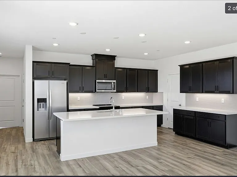 604 E Salamanca Ln — Photo 2