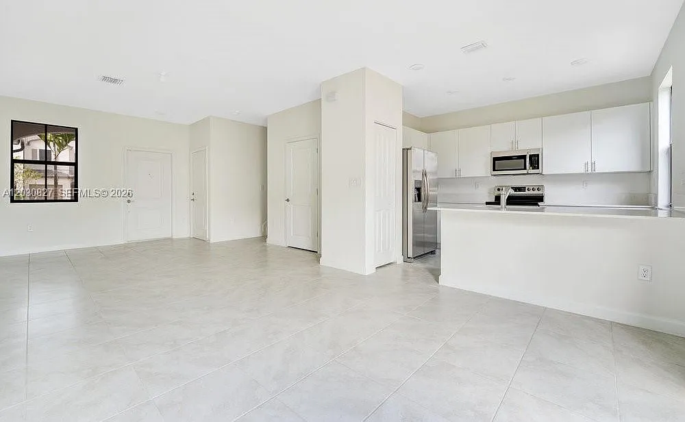 3 bed, 2.5 bath, 1331 sqft, $2,850 — Photo 2