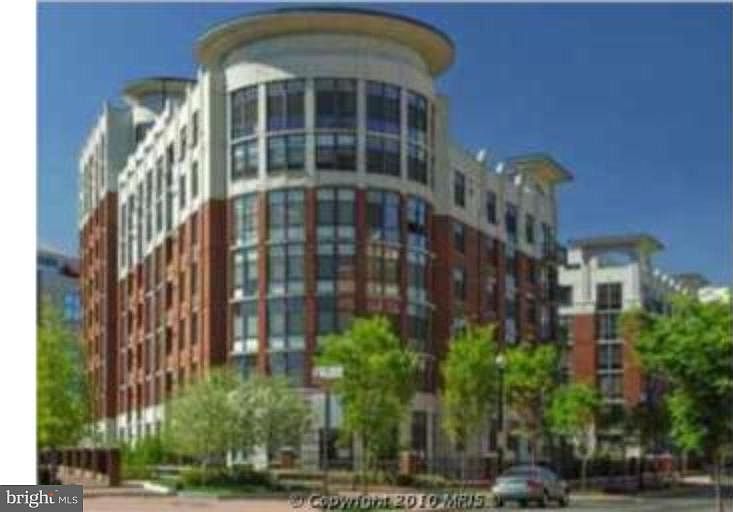 1st image of 1021 N Garfield St APT 304