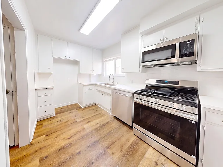 1815 N. Harvard Blvd — Photo 17