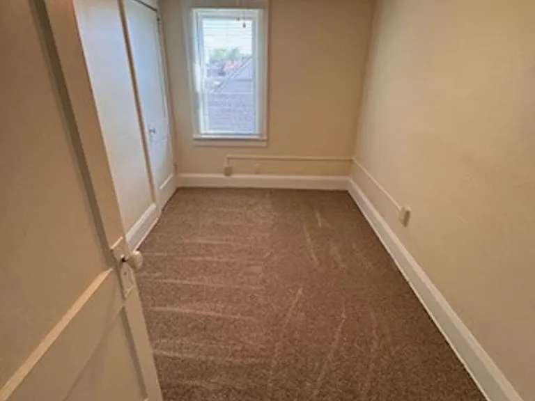 833 Lawrence Ave — Photo 19