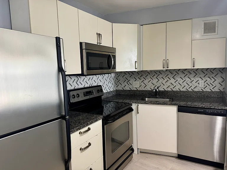300 N State St #2125 — Photo 5