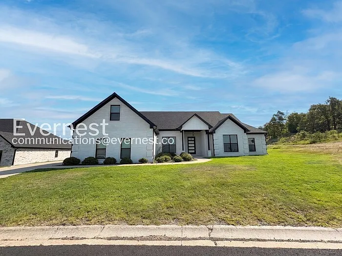 84 River Road Dr W