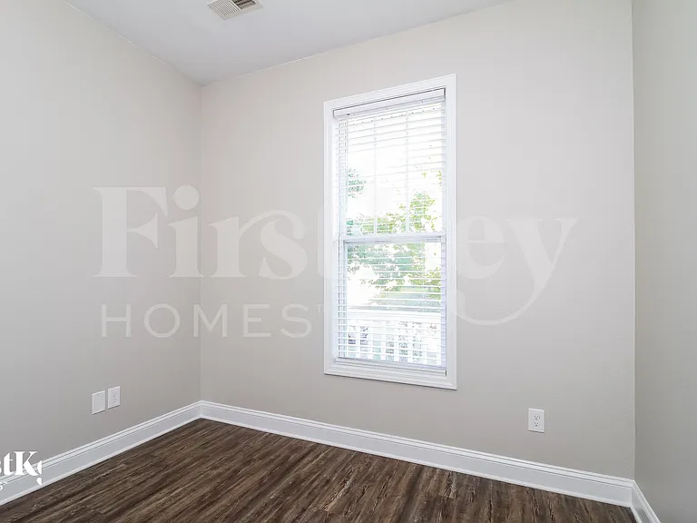 221 Bridgewater Dr — Photo 11
