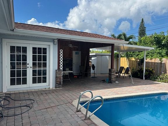 3rd image of 1027 Egremont Drive