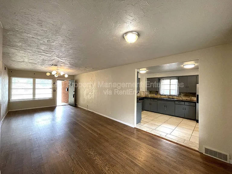 2225 NW 50th St — Photo 3