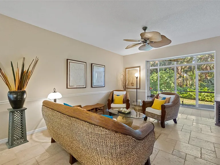 9611 Castle Point Dr #915 — Photo 14