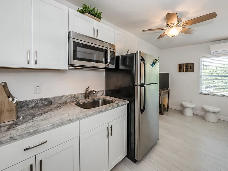 324 Main St #C — Photo 8