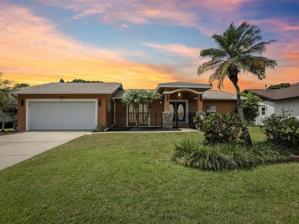 5916 Oakhurst Dr, Seminole, FL 33772