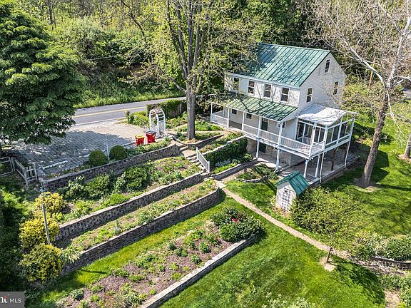 3rd image of 844 Opossum Lake Rd