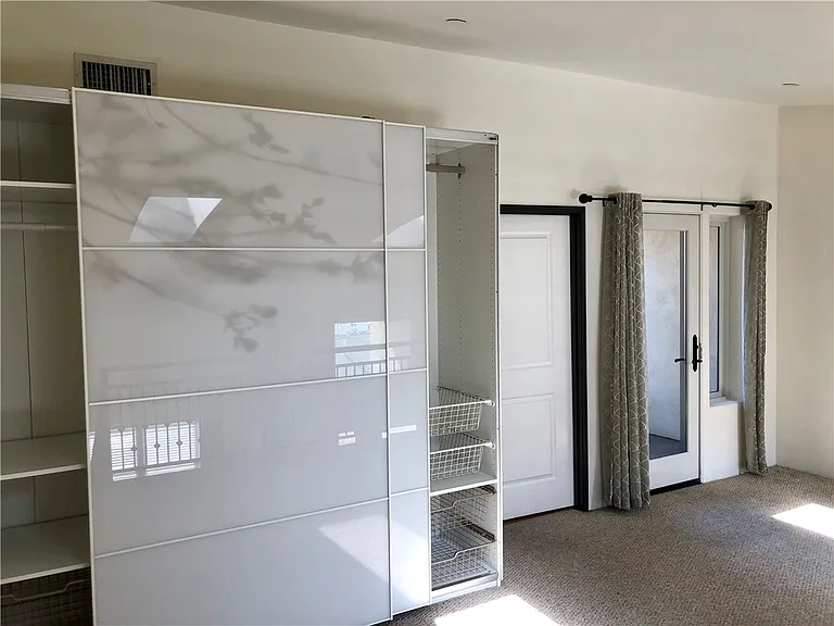 255 W 7th St #20 — Photo 9