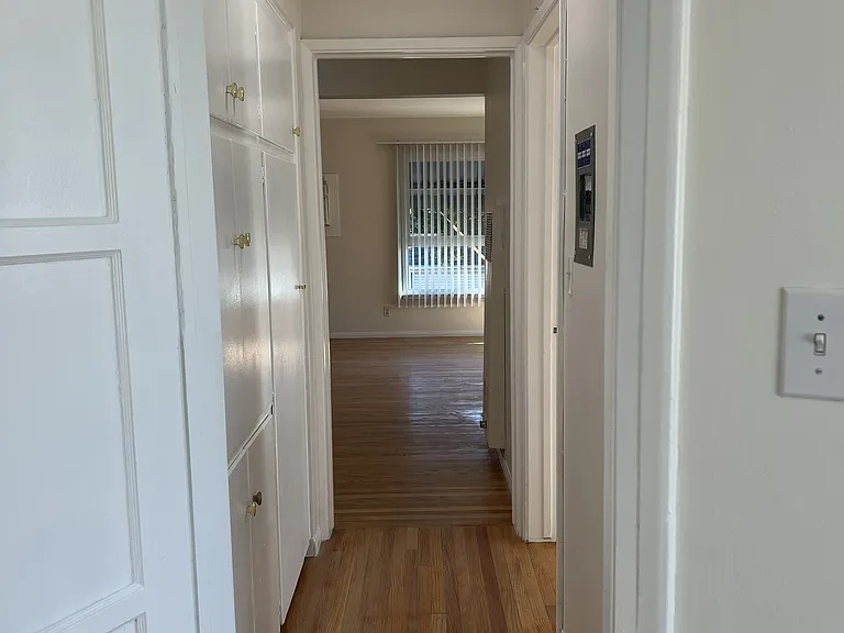 401 W Grand Ave #C — Photo 13