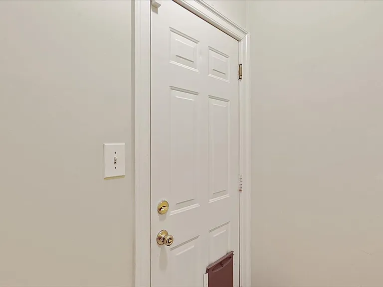 8931 Falls Farm Dr — Photo 25