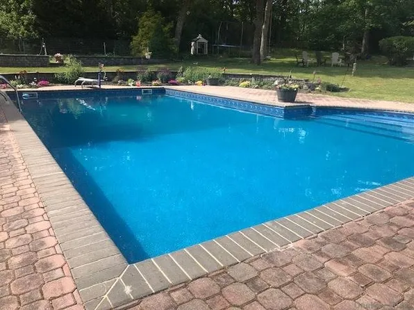 9 Eastbrook Rd, Eastport, NY 11941