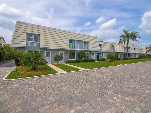 2nd image of 2703 Ocean Dr #2A