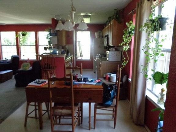 4th image of 909 Healy Ave