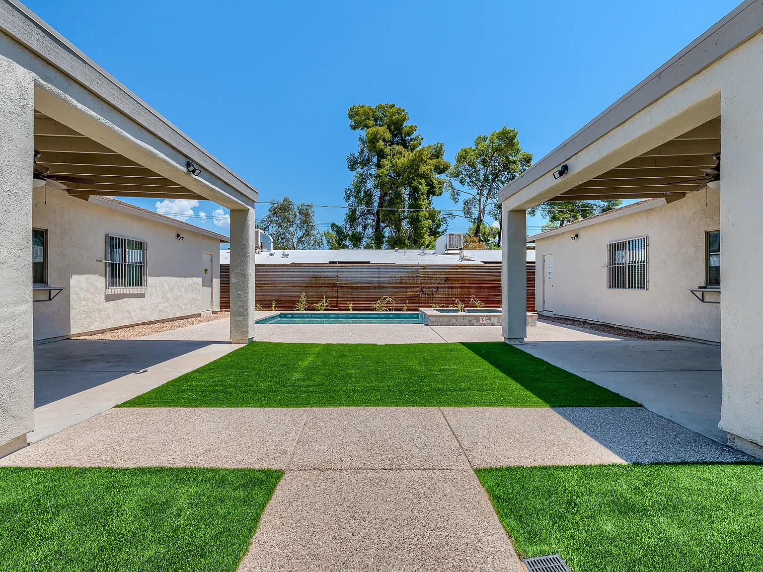 1613 E Hedrick Dr — Photo 4