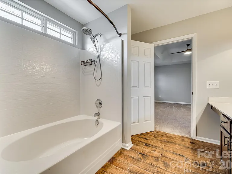 618 Bayou Cir — Photo 24