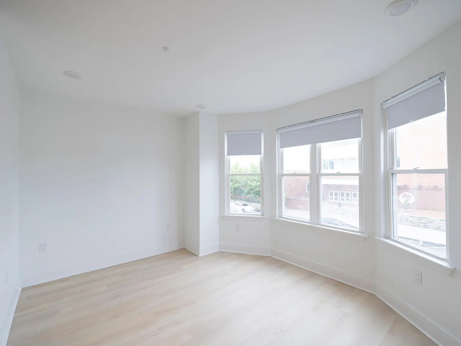 2 bed, 700 sqft, $1,550 — Photo 3