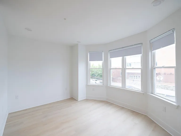 4902 Chestnut St #201 — Photo 3