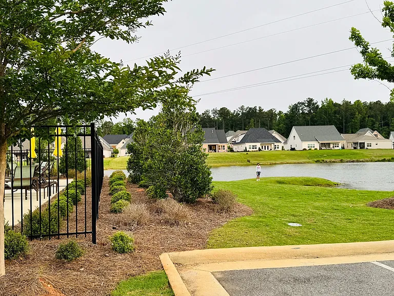 527 Cloverdale Dr — Photo 30
