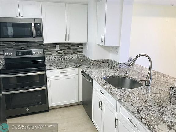 4th image of 520 SE 5th Ave APT 1601