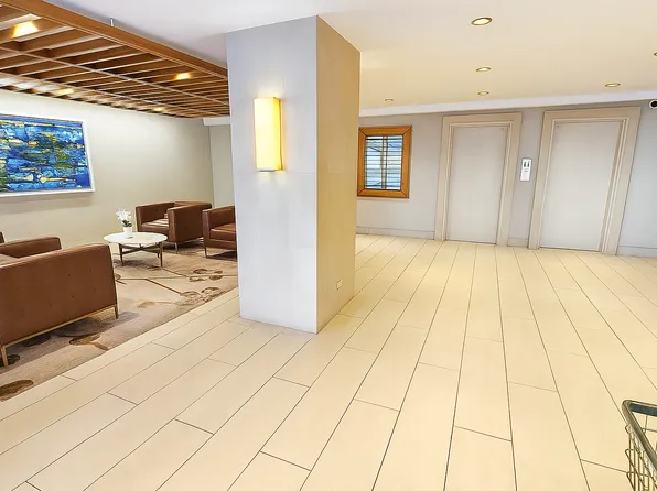 150 East 61st Street image 1 of 12