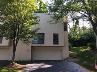 6820 Old Royalton Rd APT 1, Brecksville, OH 44141