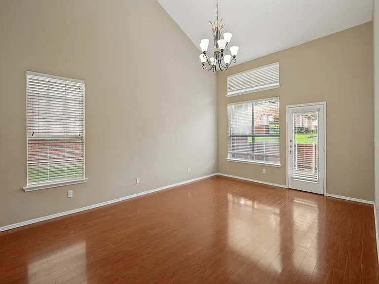 7048 Eagle Vail Dr — Photo 2