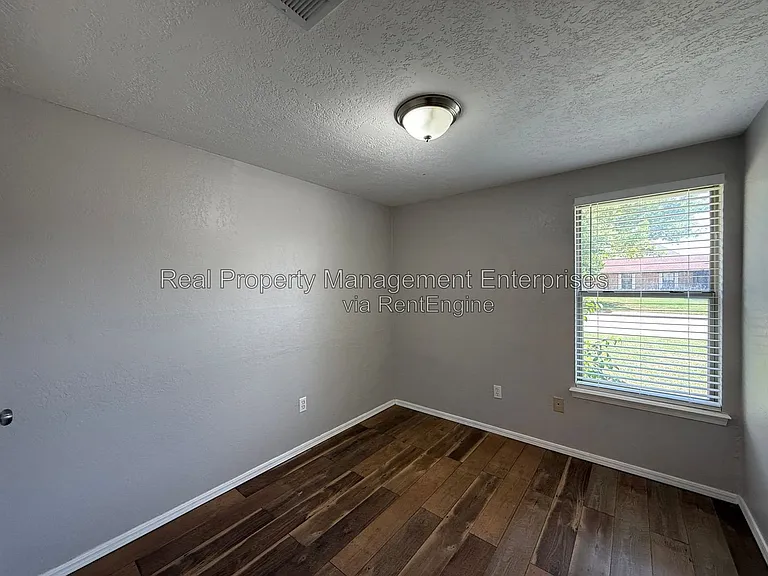1071 Castlebury Mansion — Photo 14
