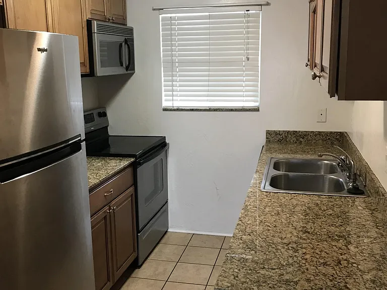 455 N 400 W #18 — Photo 2