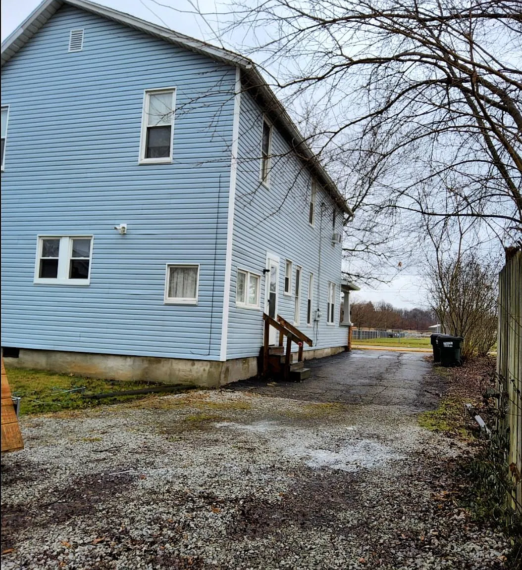 3 bed, 900 sqft, $900 — Photo 2